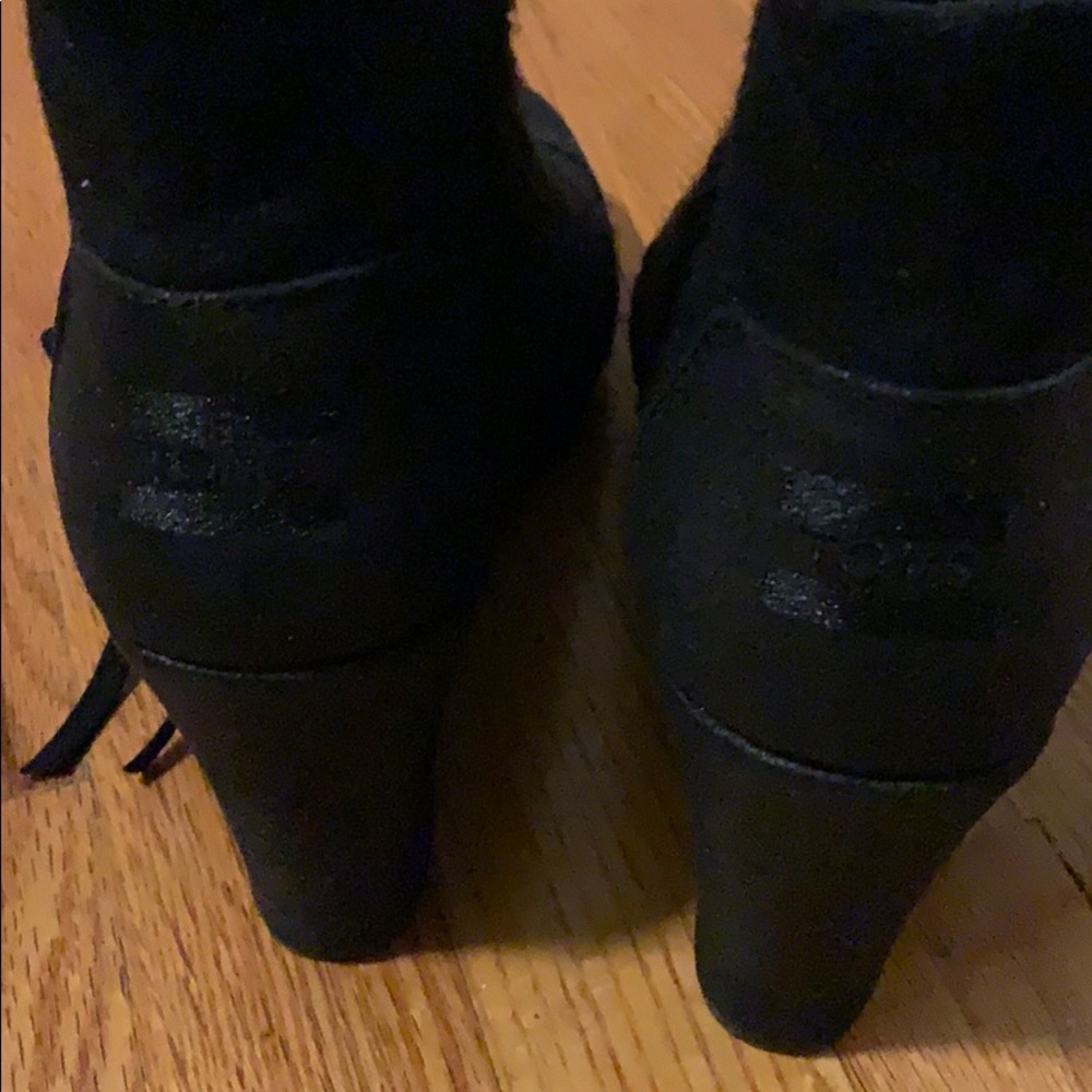 Shoes - Picture 3 of 5